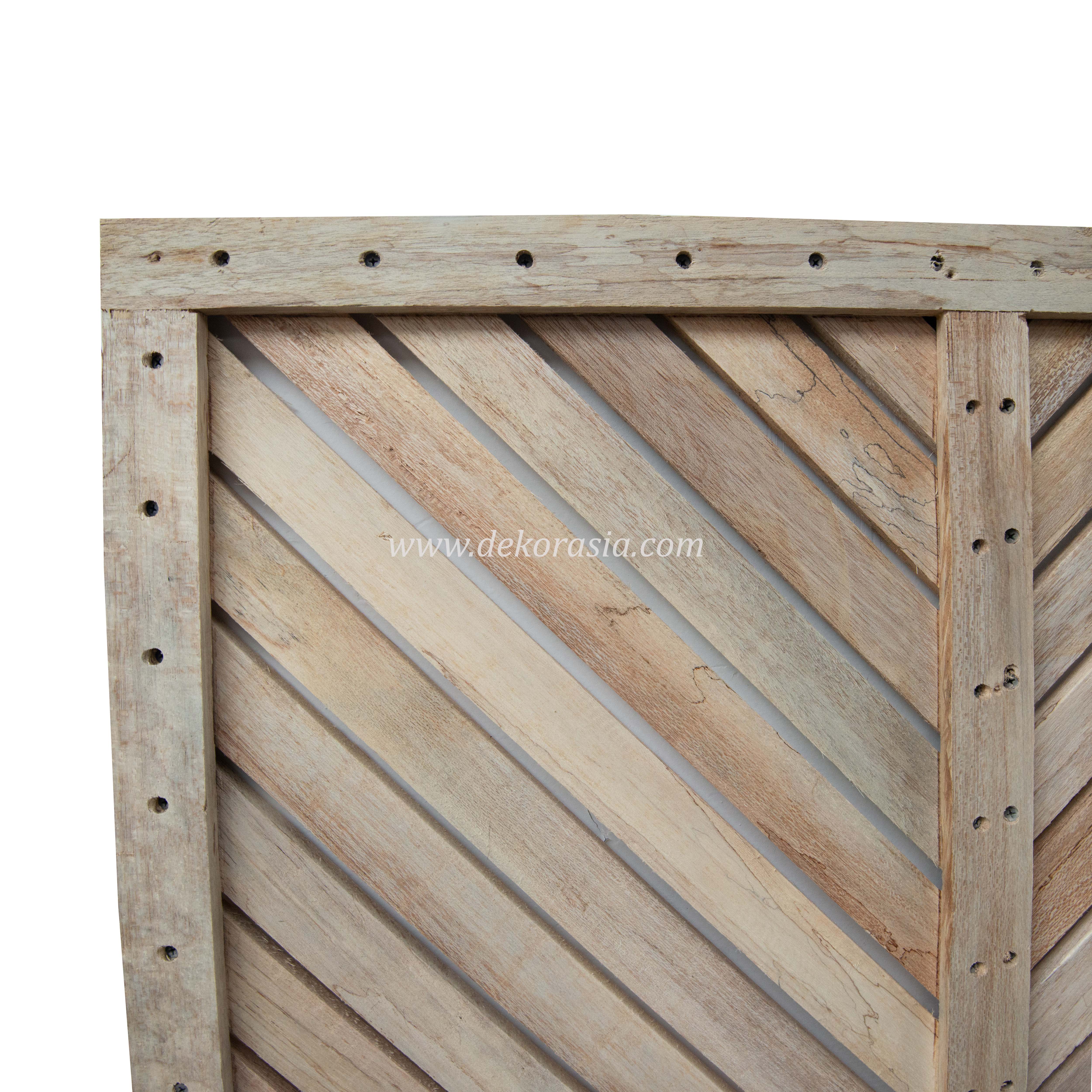 Wood Screen Kruing, Wood Panels Variation Pattern (Dipterocarpus kunstleri) - V Pattern Design Wood Fence